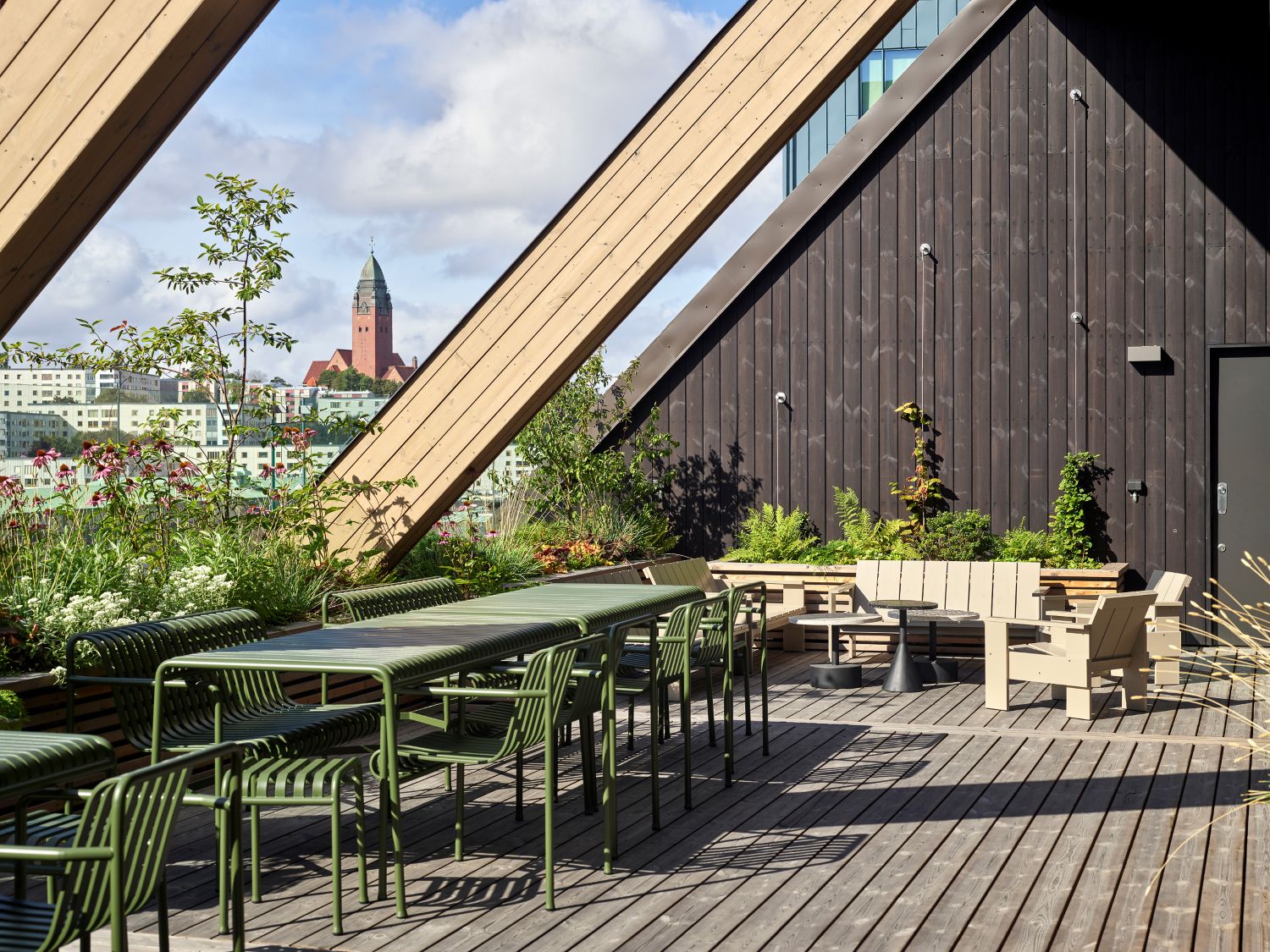 Academic Work flyttar in i Habitat